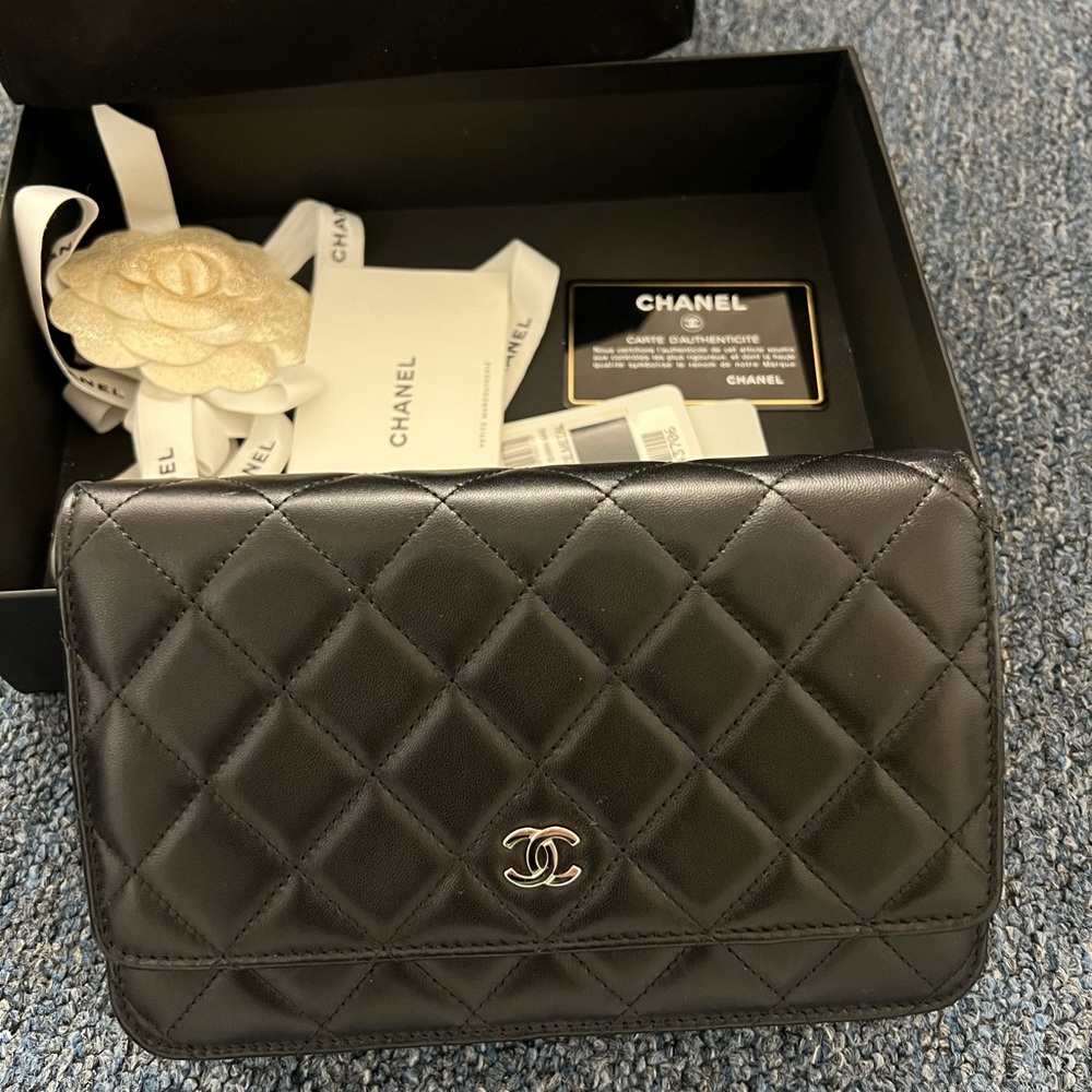 Chanel Wallet on chain